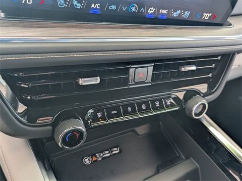 Certified 2025 Chevrolet Suburban Premier image 23