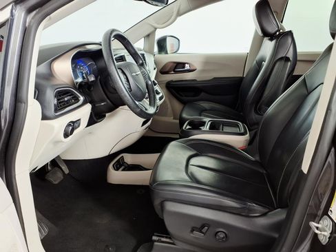 Used 2021 Chrysler Voyager Lxi FWD image 9