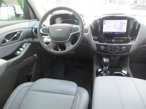 Used 2021 Chevrolet Traverse LT w/ LT Premium Package FWD image 13