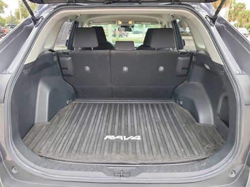 Used 2019 Toyota RAV4 LE image 8