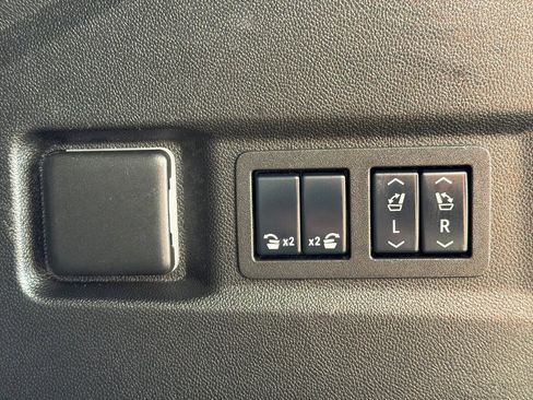 Used 2025 GMC Yukon Denali image 19