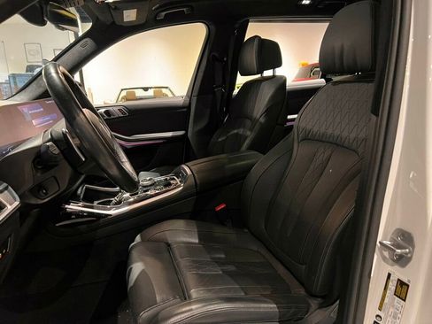 Used 2024 BMW X7 xDrive40i w/ Executive Package image 9