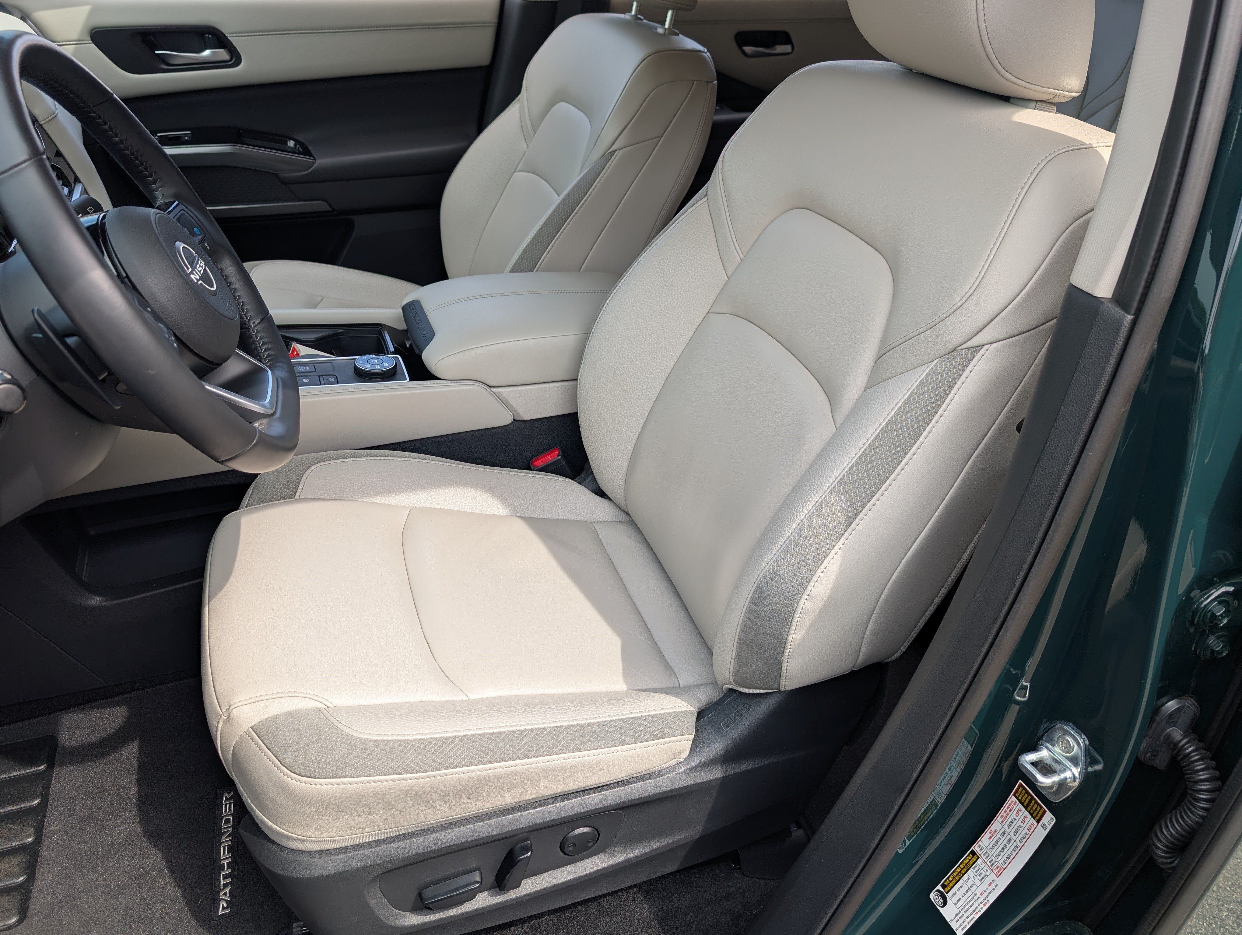 Used 2025 Nissan Pathfinder SL AWD/4WD image 16