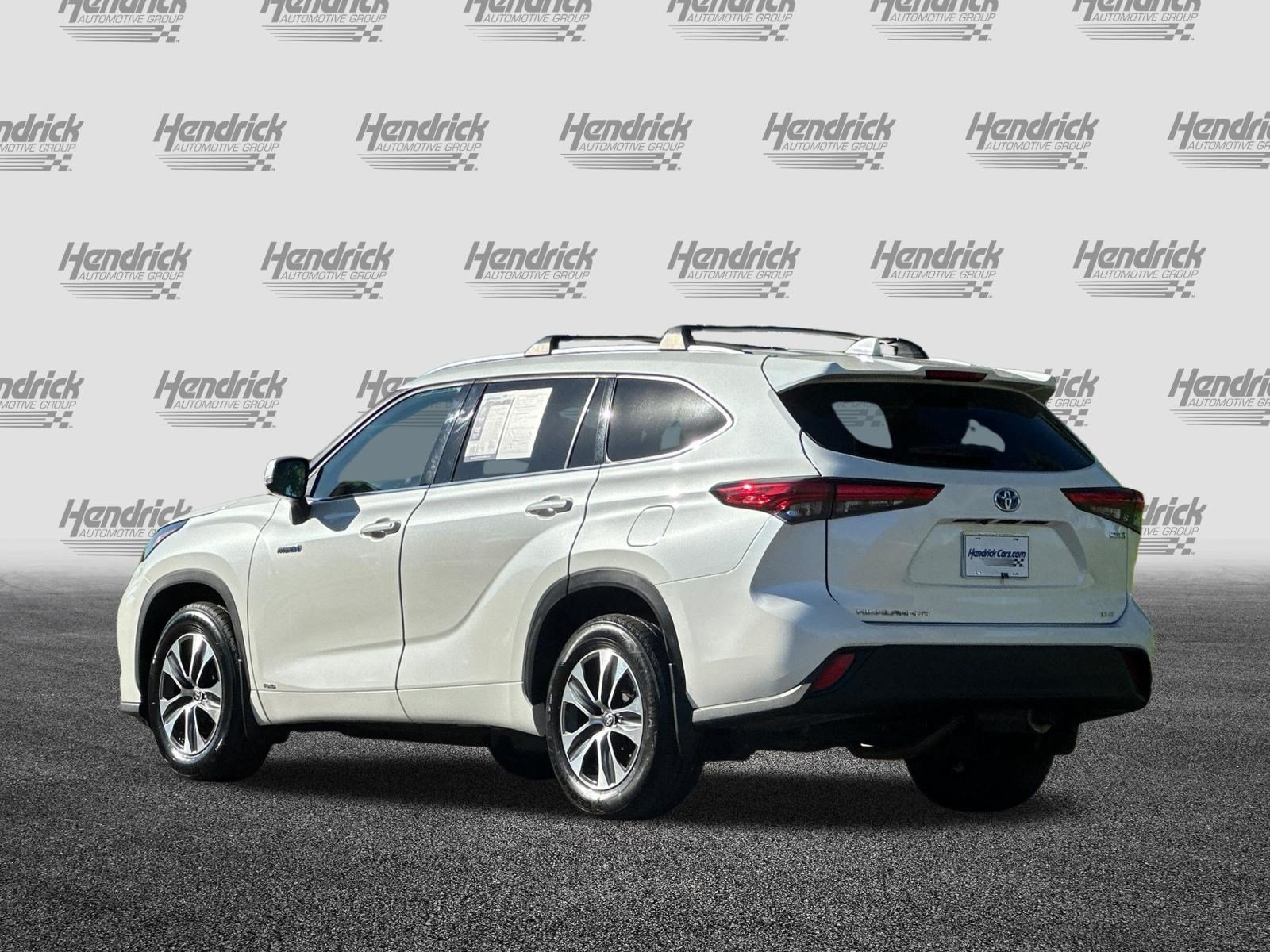 Used 2020 Toyota Highlander XLE AWD/4WD image 7