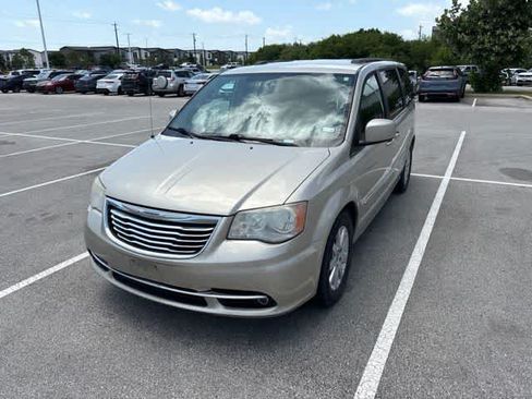 Used 2013 Chrysler Town & Country Touring FWD image 1