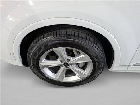 Certified 2025 Audi Q7 3.0T Premium w/ Convenience Package image 29