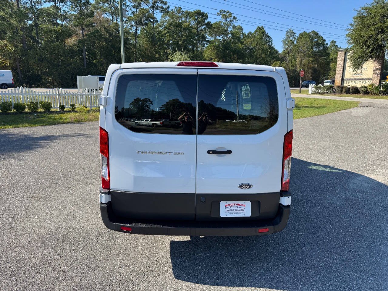 Used 2022 Ford Transit 250 Low Roof w/ Exterior Upgrade Package RWD image 5