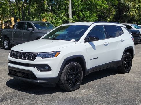 Used 2025 Jeep Compass Latitude w/ Altitude Special Edition AWD/4WD image 7