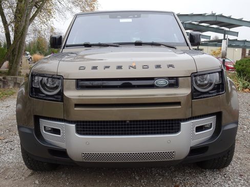 Used 2020 Land Rover Defender 110 First Edition image 12