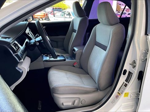 Used 2014 Toyota Camry LE image 21