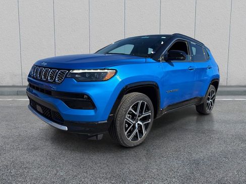 Used 2025 Jeep Compass Limited w/ Elite Group AWD/4WD image 3