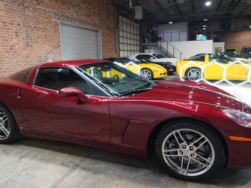 Used 2007 Chevrolet Corvette Coupe w/ Preferred Equipment Group image 2