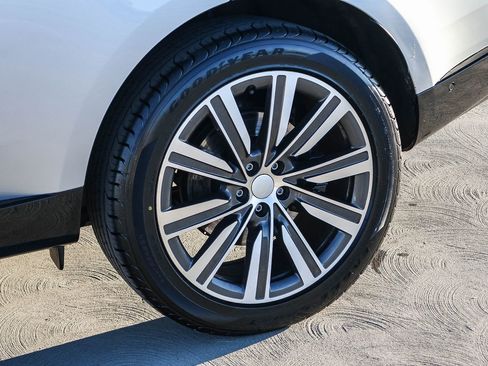 Certified 2023 Land Rover Range Rover SE image 9