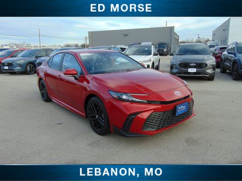 Used 2025 Toyota Camry SE image 4