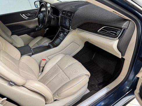 Used 2019 Lincoln Continental Reserve image 19