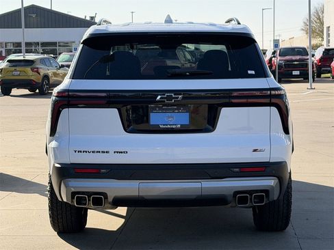 Used 2024 Chevrolet Traverse Z71 image 5
