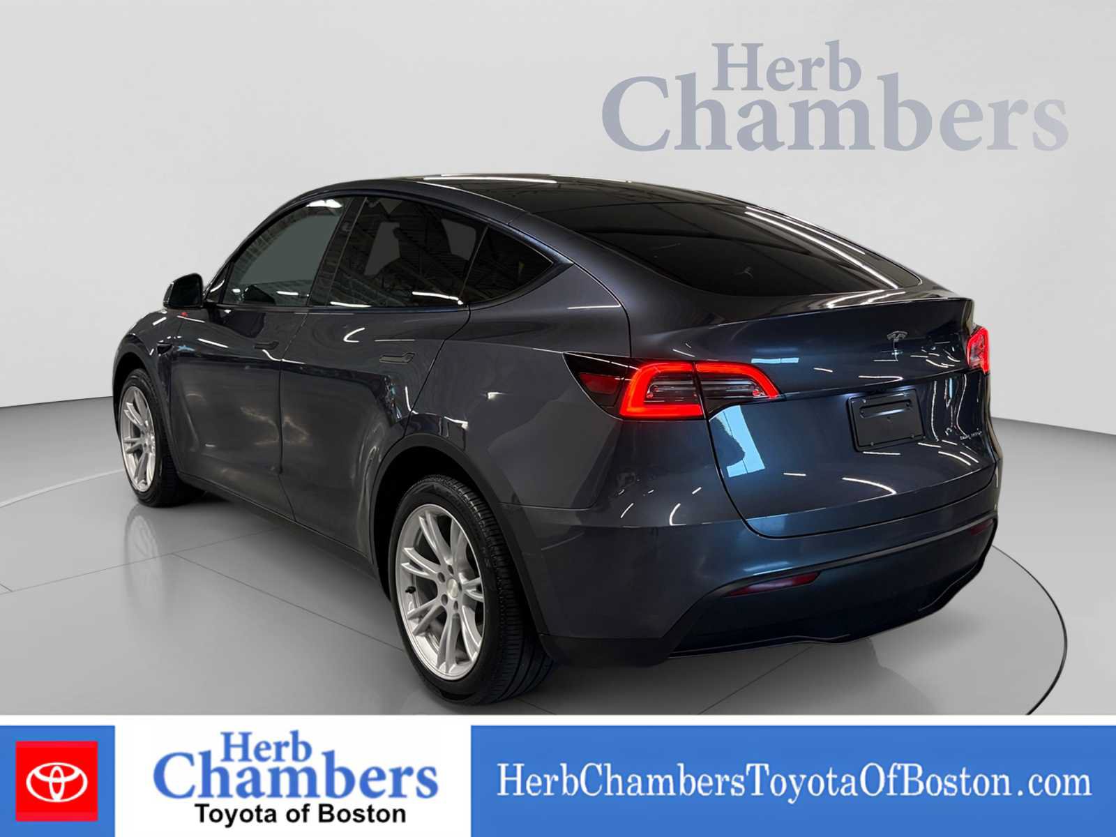 Used 2024 Tesla Model Y Long Range AWD/4WD image 3