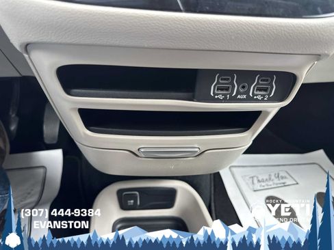 Used 2023 Chrysler Pacifica Touring-L FWD image 28