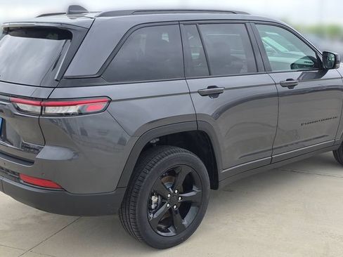 New 2025 Jeep Grand Cherokee Limited w/ Black Appearance Package AWD/4WD image 5
