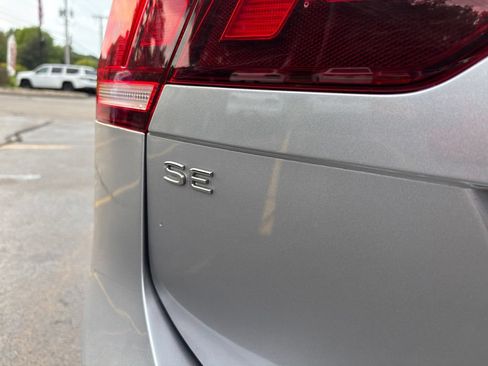 Used 2022 Volkswagen Tiguan SE AWD/4WD image 15
