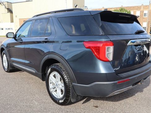 Used 2023 Ford Explorer XLT w/ Equipment Group 202A AWD/4WD image 4