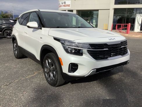 Used 2025 Kia Seltos LX AWD/4WD image 25