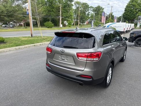 Used 2016 Kia Sorento AWD w/ LX Convenience Package image 6