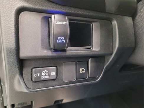 Used 2018 Toyota Tacoma SR5 image 30