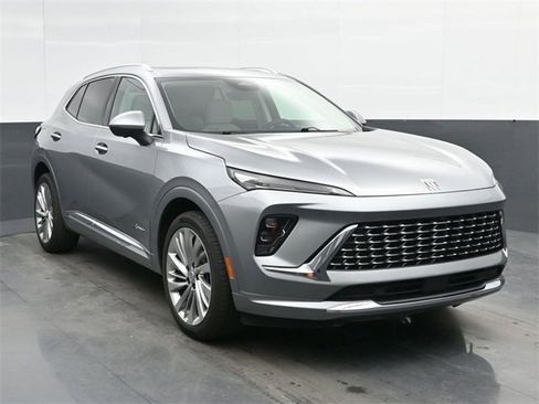 Used 2024 Buick Envision Avenir image 2