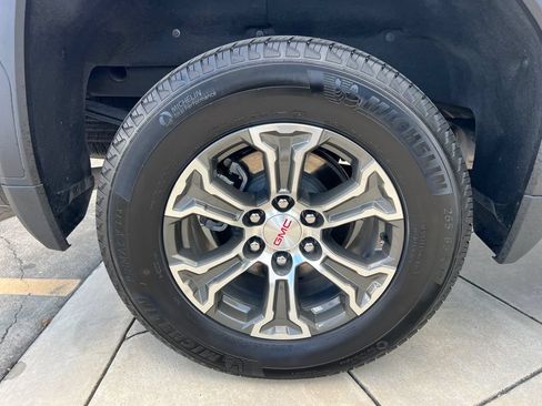 Used 2025 GMC Sierra 1500 SLT RWD image 8