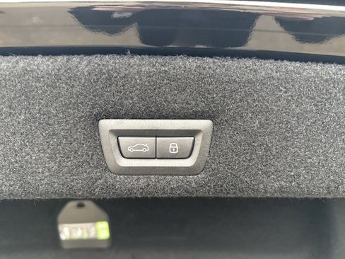 New 2026 BMW 750e xDrive image 24