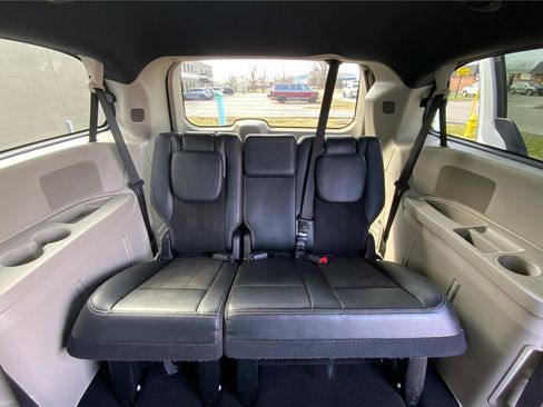 Used 2019 Dodge Grand Caravan SXT image 36