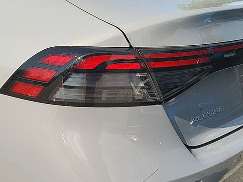 Used 2023 Honda Accord EX-L image 10