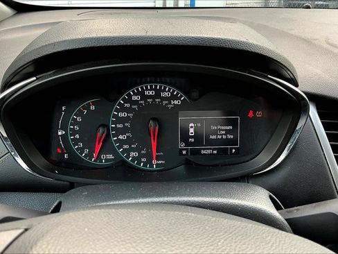 Used 2018 Chevrolet Trax LT w/ LT Convenience Package FWD image 12