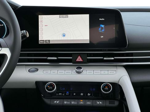 New 2025 Hyundai Elantra Limited FWD image 19