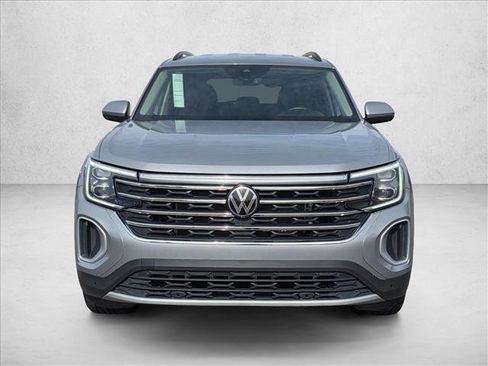 Used 2024 Volkswagen Atlas SE AWD/4WD image 2