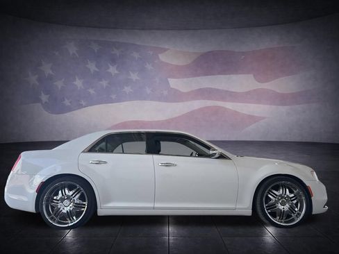 Used 2017 Chrysler 300 C RWD image 6