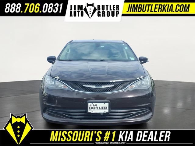 Used 2017 Chrysler Pacifica Touring w/ Tire & Wheel Group FWD image 29