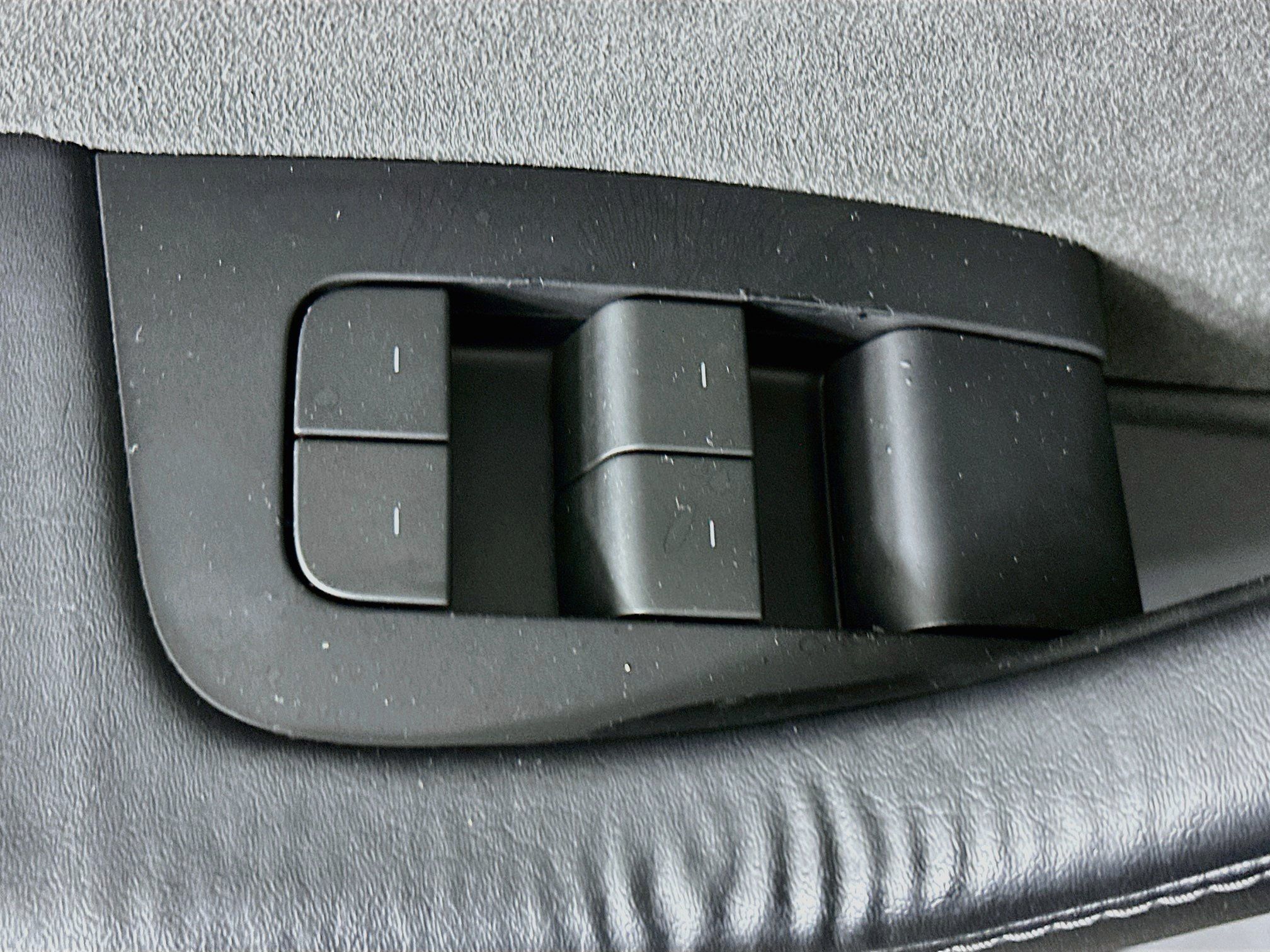 Used 2022 Tesla Model Y Long Range AWD/4WD image 15