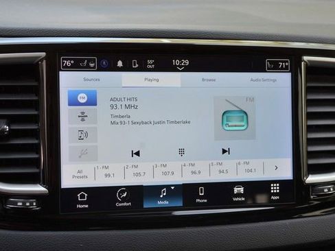 Used 2023 Chrysler Pacifica Touring-L FWD image 28