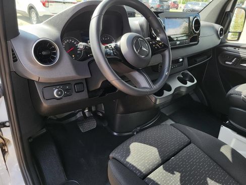 Used 2025 Mercedes-Benz Sprinter 2500 image 18