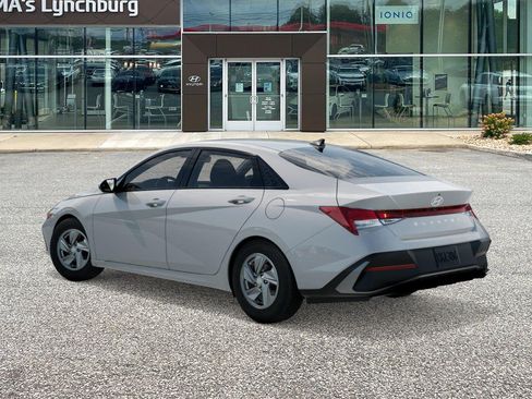 New 2026 Hyundai Elantra SE FWD image 5