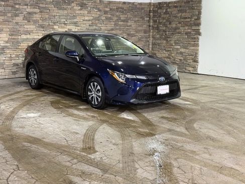Used 2021 Toyota Corolla LE image 3