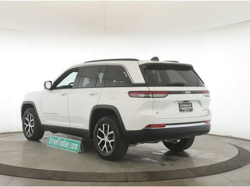 Used 2025 Jeep Grand Cherokee Limited image 8