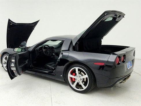 Used 2010 Chevrolet Corvette Coupe w/ 1LT image 11