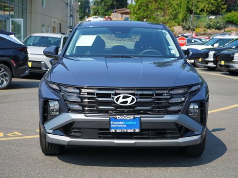 Used 2025 Hyundai Tucson SE FWD image 2