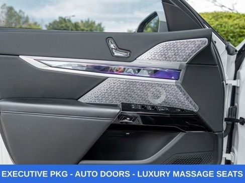 Used 2023 BMW i7 xDrive60 w/ Executive Package 2 AWD/4WD image 50