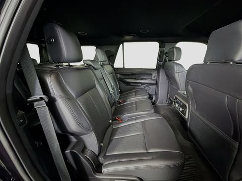 Used 2019 Ford Expedition XLT w/ Equipment Group 202A AWD/4WD image 30