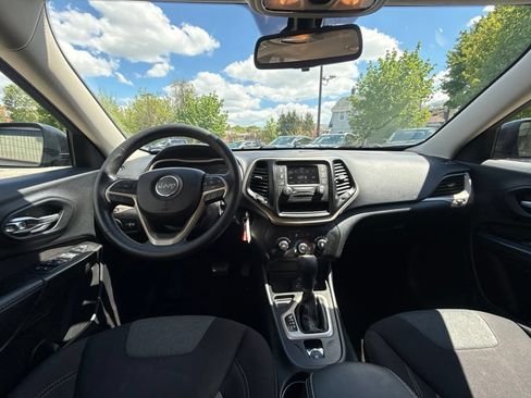 Used 2015 Jeep Cherokee Sport FWD image 24