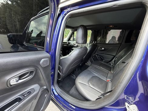 Used 2019 Jeep Renegade Limited w/ Quick Order Package 22P FWD image 12